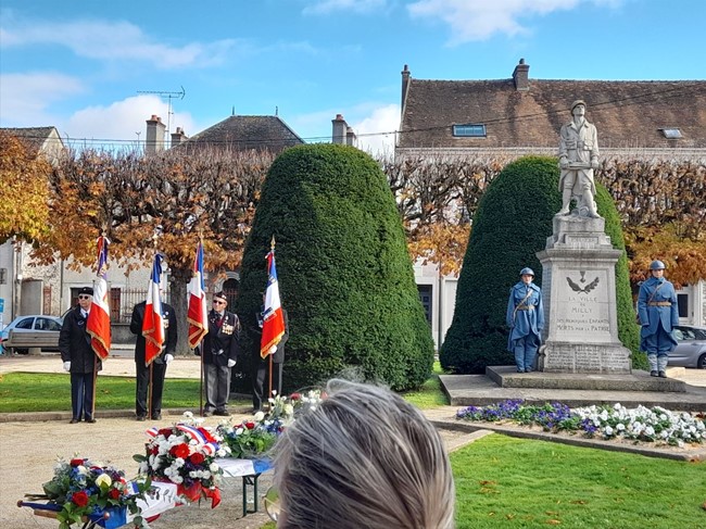 cortège jusqu'au monument aux morts